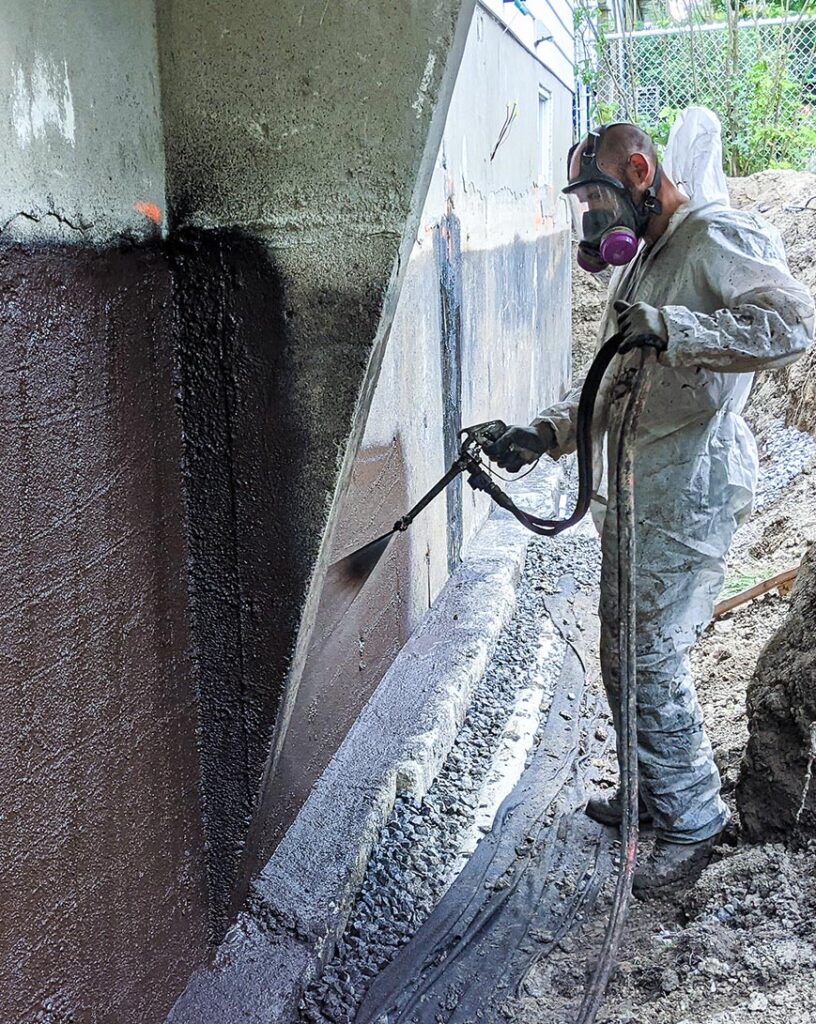 Spécialiste en imperméabilisation de fondation avec membrane imperméable liquide à Montréal, Laval, Longueuil, Rive-Sud, Rive-Nord, Laurentides, Lanaudière … / Réparation Fissure Fondation